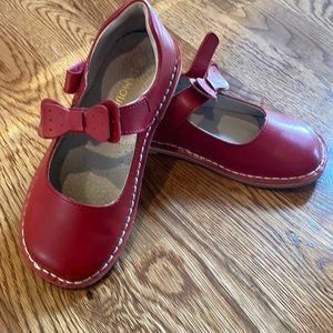 Little girls red dress shoes, size 1